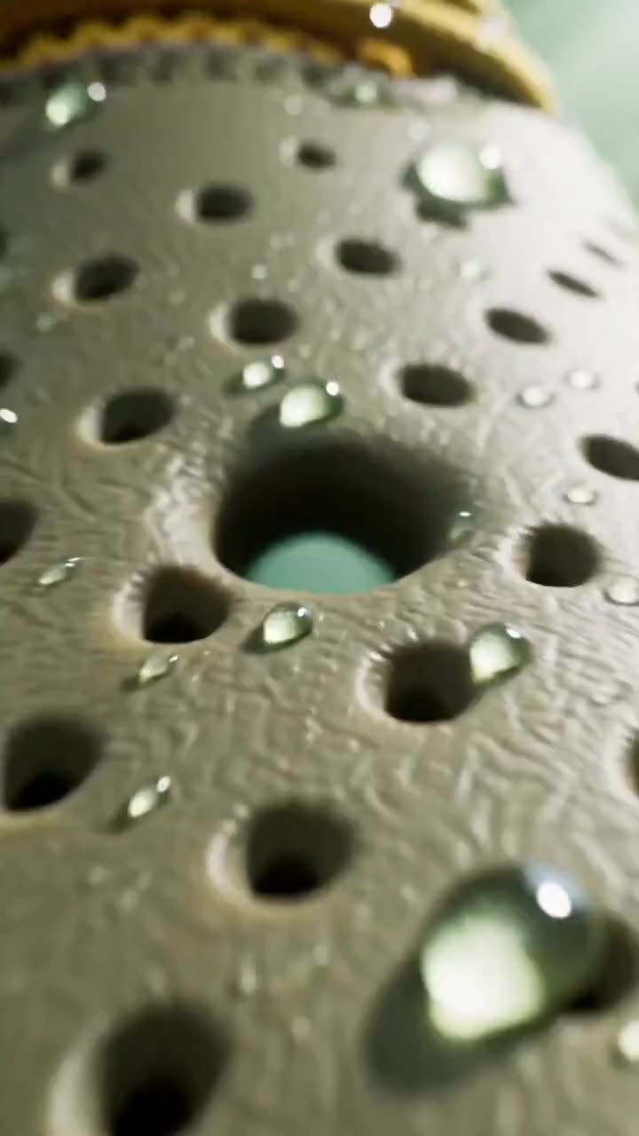 Crocs spec ad